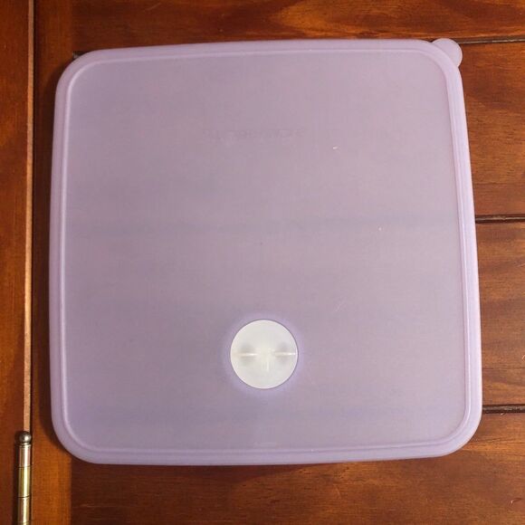 Tupperware Square Lid with Manual Clock Purple 9" - Picture 1 of 5